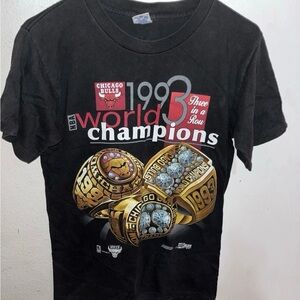 VTG SALEM 1993 CHICAGO BULLS NBA CHAMP RINGS BLACK T-SHIRT